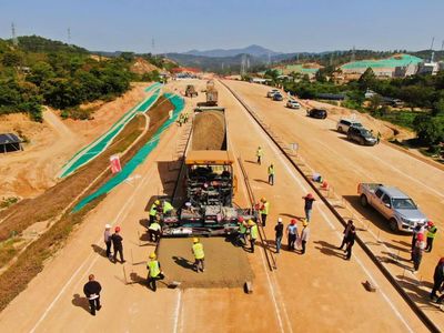 潮州東聯(lián)絡(luò)線路面工程開始施工